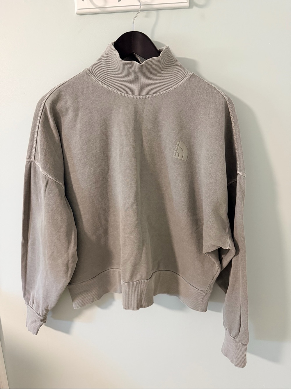 North face mock-neck pullover size M